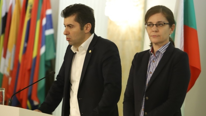 Кирил Петков изолира МВнР, за да вдигне ветото на Северна Македония