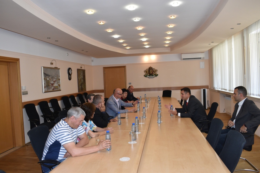 Синдикатите пред министъра на икономиката Никола Стоянов: Притеснени сме за бъдещето на ВМЗ