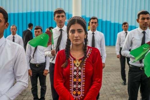 Туркменистан забрани на жените да шофират и да се возят на предната седалка