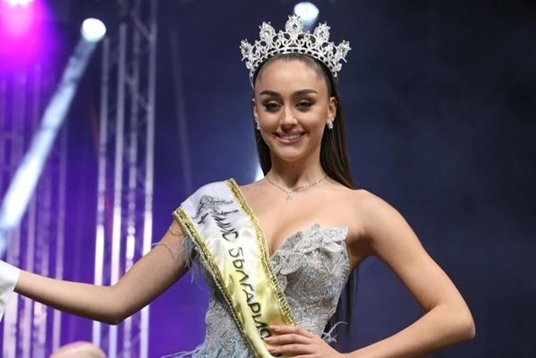 Мис Варна Елизабет Кравиц стана Мис България 2023