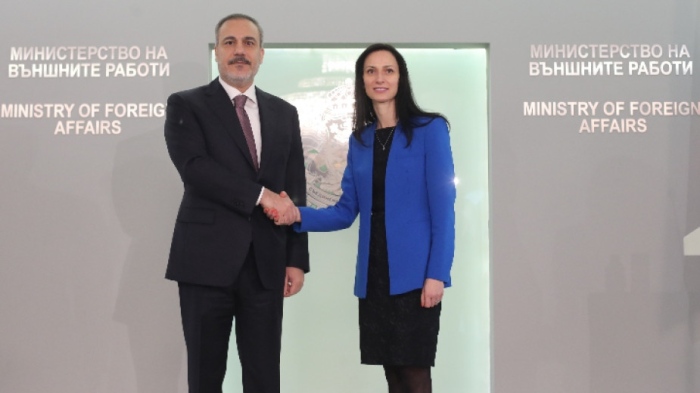 Мария Габриел: България ще продължи да подкрепя европейския път на Турция