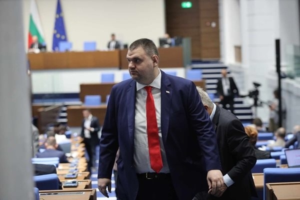 Пеевски: Президентът трябва веднага да подпише указа за външния министър